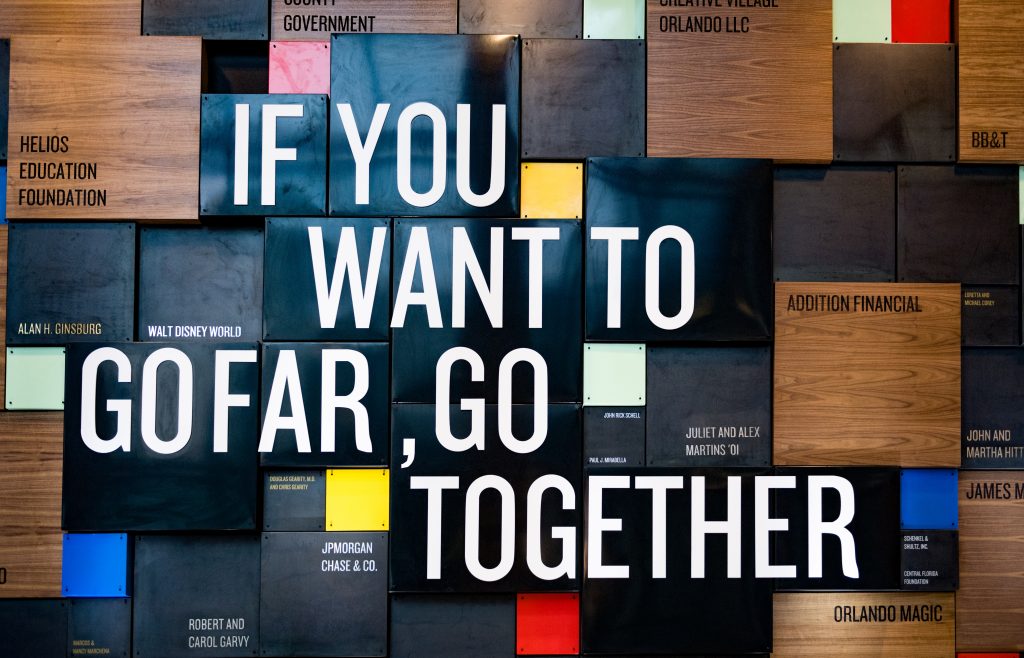 Mural: "If you want to go far, go together."